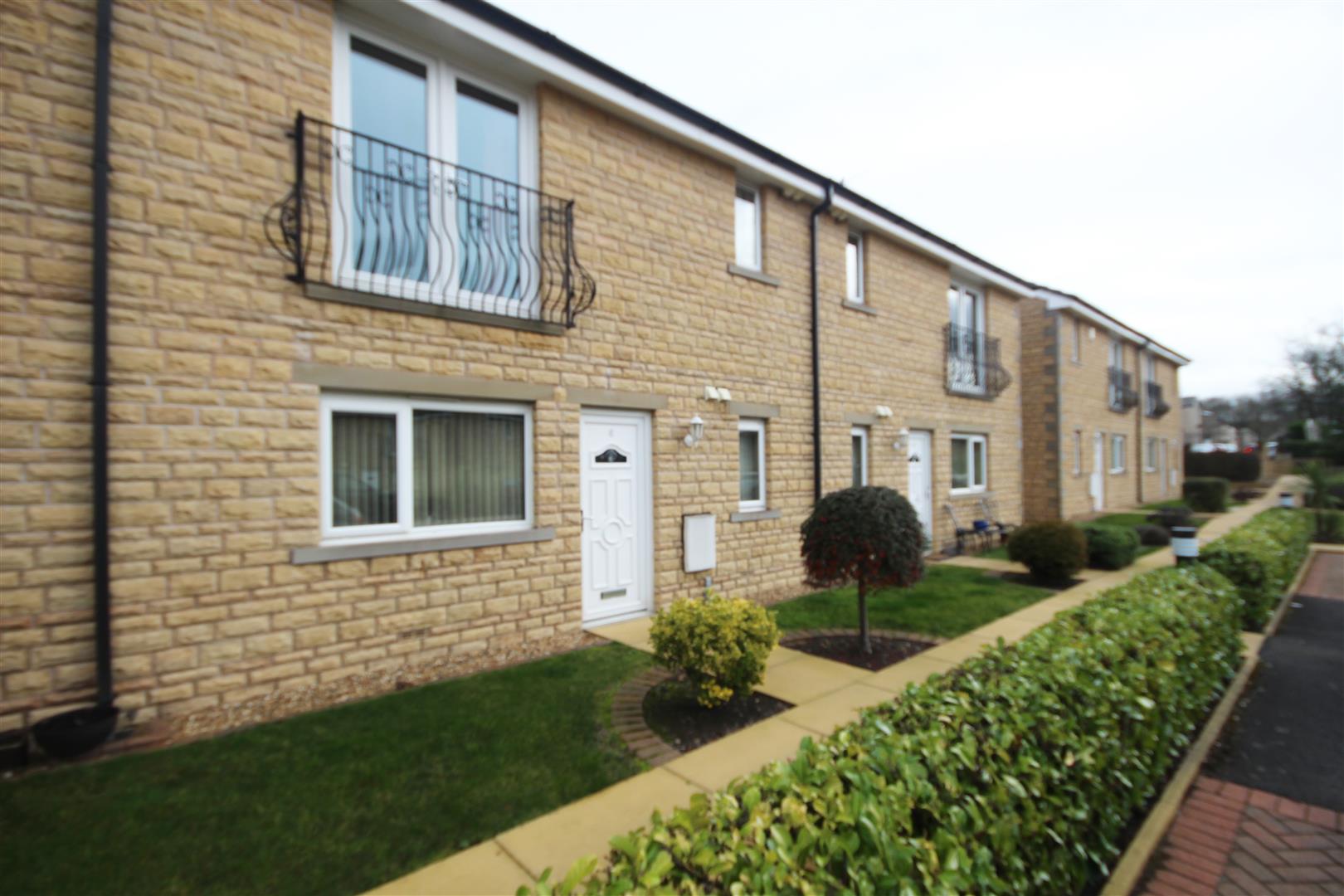 2 bedroom flat To Let in Burnley - Main Image